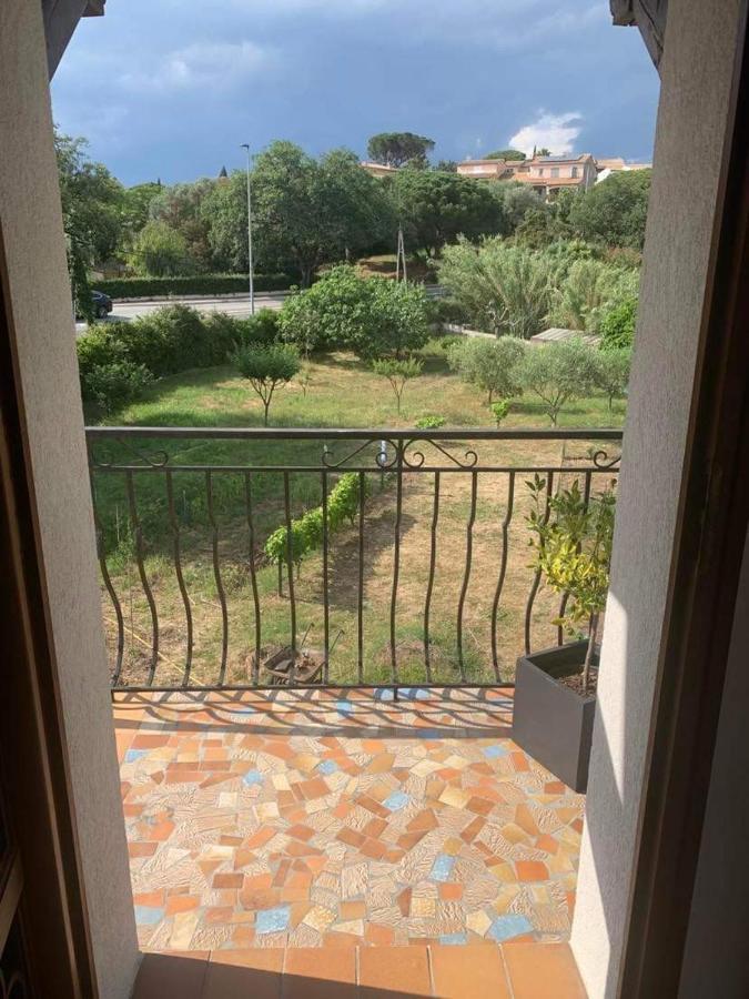 Appartement Independant Dans Villa, Entre Frejus Et St Raphael Exteriör bild